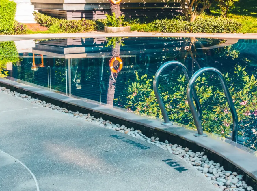 ¿Cómo limpiar una piscina? Consejos y trucos de expertos