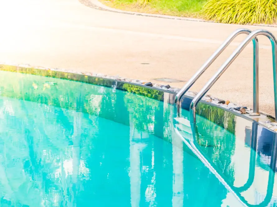 Factores que influyen en el precio plexiglás para piscinas